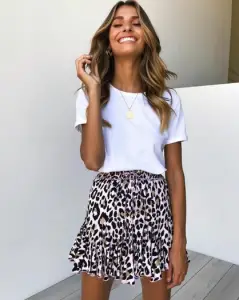 skirt and t shirt outfit